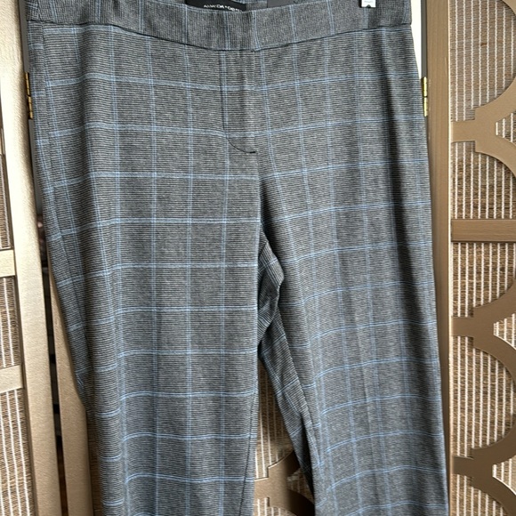 Amanda & Chelsea Ankle Pant - Picture 2 of 8